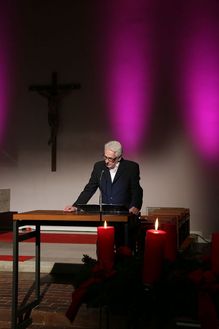 Heinz Sulig bei seiner Weinachtsgeschichte Heinz Sulig bei seiner Weinachtsgeschichte